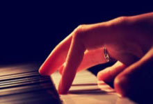 体育拼盘：年轻教头成新宠 当今足坛谁已是佼佼者？.